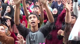 Watch hundreds of Indonesians scramble for sugar in bizarre festival
