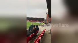 Just when you thought you’d seen it all, Papa John’s have delivered a pizza to someone in the stands...Games gone. https://t.co/bVbOGObGlp