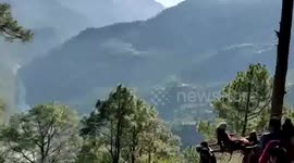 Brave villagers risk lives, carry sick woman for 5 kilometers( 3.11 miles) down the mountain in northern India