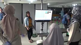 Passengers travelling from Malaysia into Indonesia are scanned for coronavirus symptoms