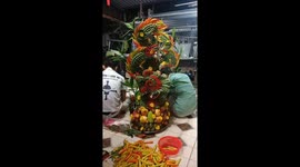 Vietnamese craftsman makes dragons and phoenixes out of fruit and leaves