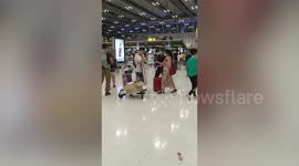 Kindhearted Chinese tourist hands out face masks to fellow travellers at Thai airport