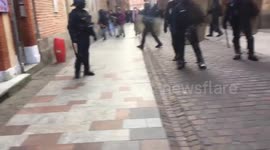 Police hit Yellow vests and enter a church to arrest them