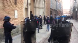 Toulouse riot police ENTER CHURCH to arrest yellow vest protesters