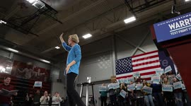 Iowa: Elizabeth Warren waves to crowd at rally
