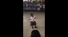 Filipino schoolboy amazes classmates with awesome dance moves