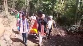 Locals rescue pregnant woman on makeshift stretcher in eastern India