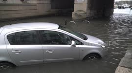 Vehicles stranded as high tide causes flooding in Weymouth, UK