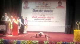 Flexible girl does 153 shoulder pushups in a minute, setting world record in north India