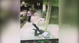 Impressive moment UK waiter carrying four meals manages to not drop a single plate after falling over