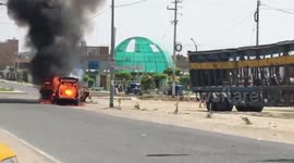 Auto sufre un desperfecto y el tanque de GLP explota en las calles de Nuevo Chimbote Perú
