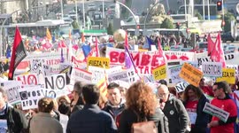 Thousands of public sector workers in Madrid demonstrate against working conditions