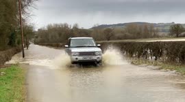 Range Rover drives through Storm Dennis floods in Wales