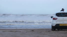 Storm Denis - Waves Force Cars Away From Beach