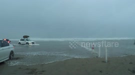 Tidal Surge Catches Drivers off Guard on Beach - Storm Denis