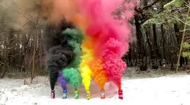 Ukrainian scientist creates colourful display of smoke from soda cans