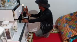 The police were shocked when they kissed the suspect's urine in a drink bottle