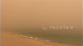 Imposant ????????. #calima #Fuerteventura https://t.co/LUg3C2SQd1 https://t.co/LHxl1f2xID
