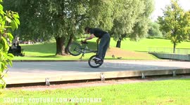 Men does amazing artistic tricks on a BMX Bike!