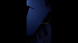 Lightning in slo-mo