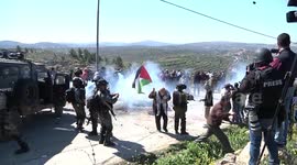 Israeli forces clash with Palestinian demonstrators in West Bank