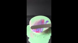 German Chef creates oddly satisfying Mirror Glaze