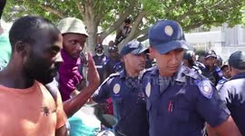 Violence erupts as Cape Town's law enforcement attempt to remove migrants from park