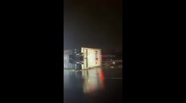 Vehicles left toppled over on highway as tornado rips through Nashville, Tennessee