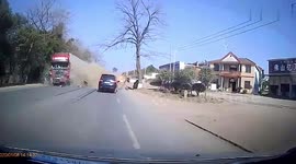 Vehicle smashes into truck after attempting to illegally overtake cars in China