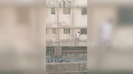 Dramatic footage shows accused escaping from police custody through toilet window in Mumbai