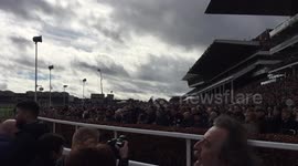 Famous Cheltenham Roar kicks off horse racing festival