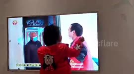 Chinese girl calls 'papa' shown on TV for 29 times after having not seen him for a long time