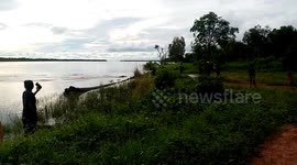 Terrifying moment crocodile charges at group of children on riverbank in Australia