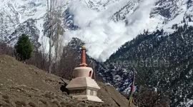 Dramatic moment avalanche hurtles towards villagers in north India