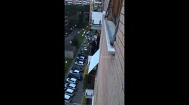 Italians under lockdown resist the coronavirus with flashmob