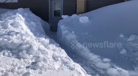 Heavy snow hits Quebec province