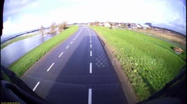 Driver fails to give way