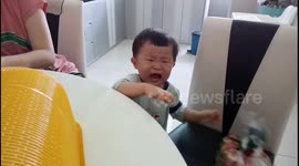 Hysterical toddler immediately stops crying when given money by dad
