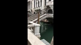 Italy coronavirus lockdown leaves streets of Venice deserted