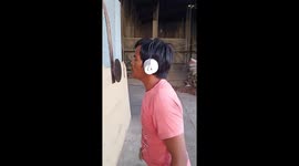 Filipino mechanic makes his own makeshift music studio