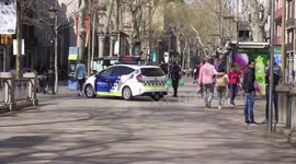 Spanish Police starts locking down the streets in Barcelona, due to Coronavirus