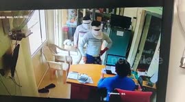 Gun-wielding robbers barge into shop hoping to hit jackpot, manage to decamp with only cheap cell phone in central India