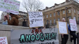Daughter of Iranian prisoner Anoosheh Ashorri joins protest for his release amid coronavirus 'chaos'