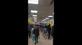 Tesco in Romford filled with panic shoppers at 6am for fear of a 'London Lockdown'