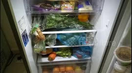Malaysian buyer stock up food for ongoing COVID-19 outbreak