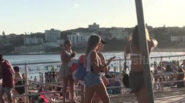 Coronavirus fears don't stop beachgoers flock to Bondi Beach in Sydney