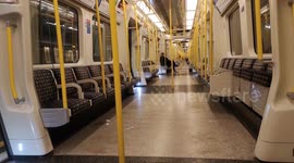 London virtually EMPTY as residents heed government COVID-19 advice