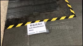 Coronavirus: strict checks in Shanghai office building