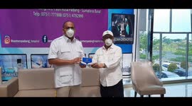 Members of the Indonesian legislature distributed 5000 pieces of masks to medical personnel