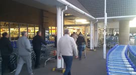 Crazy line for tescos during coronavirus